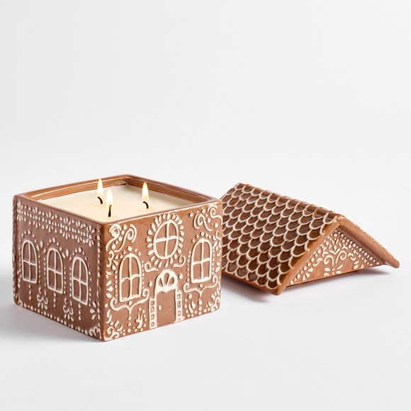 Pottery Barn Gingerbread House Candle BN - Picture 2 of 8
